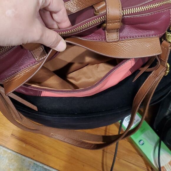 Fossil Leather Bag in Burgundy & Pink - Picture 5 of 16